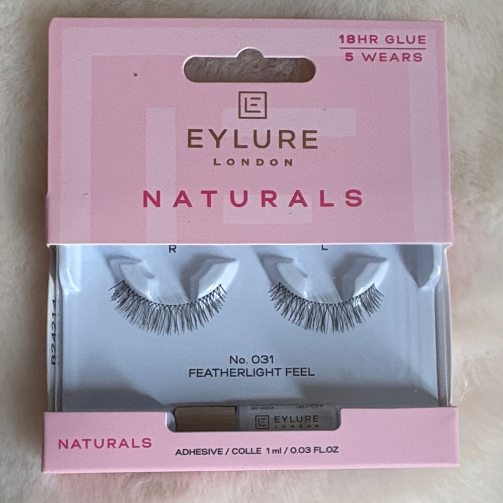 Bundle 2 for $15 Naturals No.031 Featherlight Feel False Lashes